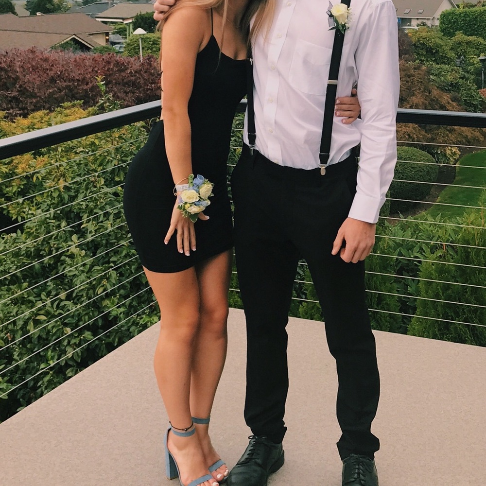 black sleeveless/backless mini dress